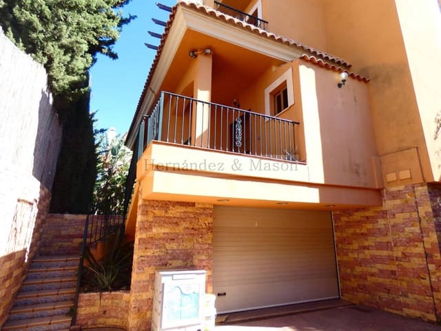 3 makuuhuone Huvila myytävänä paikassa Benalmádena mukana uima-altaan 
autotalli - 730 000 € (Ref: 9217781)