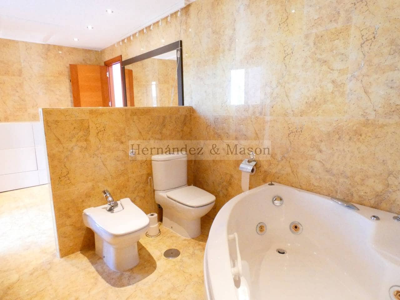 3 makuuhuone Huvila myytävänä paikassa Benalmadena mukana uima-altaan 
autotalli - 730 000 € (Ref: 9217781)