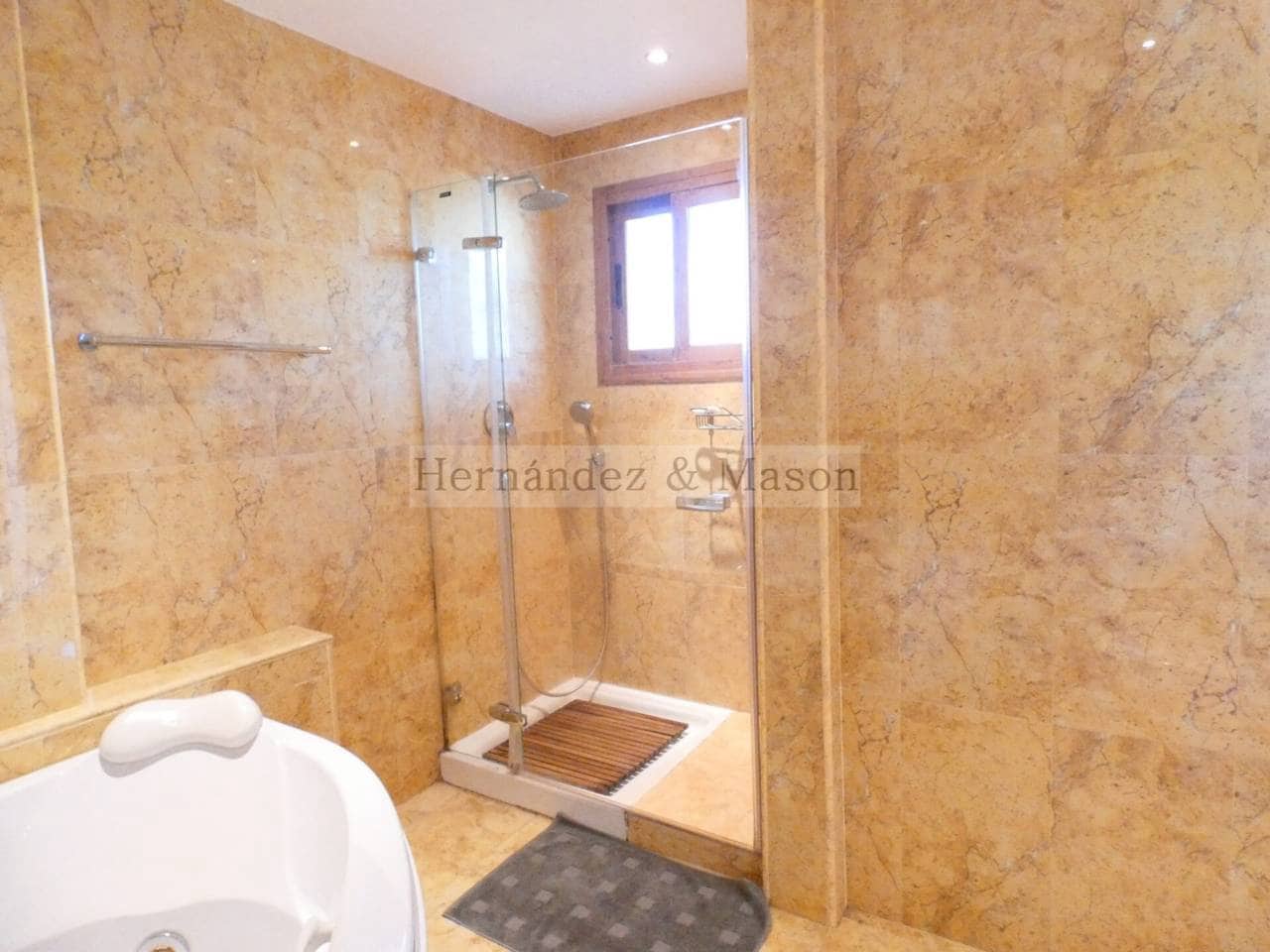 3 makuuhuone Huvila myytävänä paikassa Benalmadena mukana uima-altaan 
autotalli - 730 000 € (Ref: 9217781)