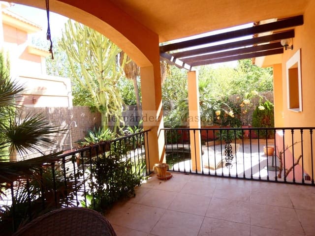 3 makuuhuone Huvila myytävänä paikassa Benalmádena mukana uima-altaan 
autotalli - 730 000 € (Ref: 9217781)