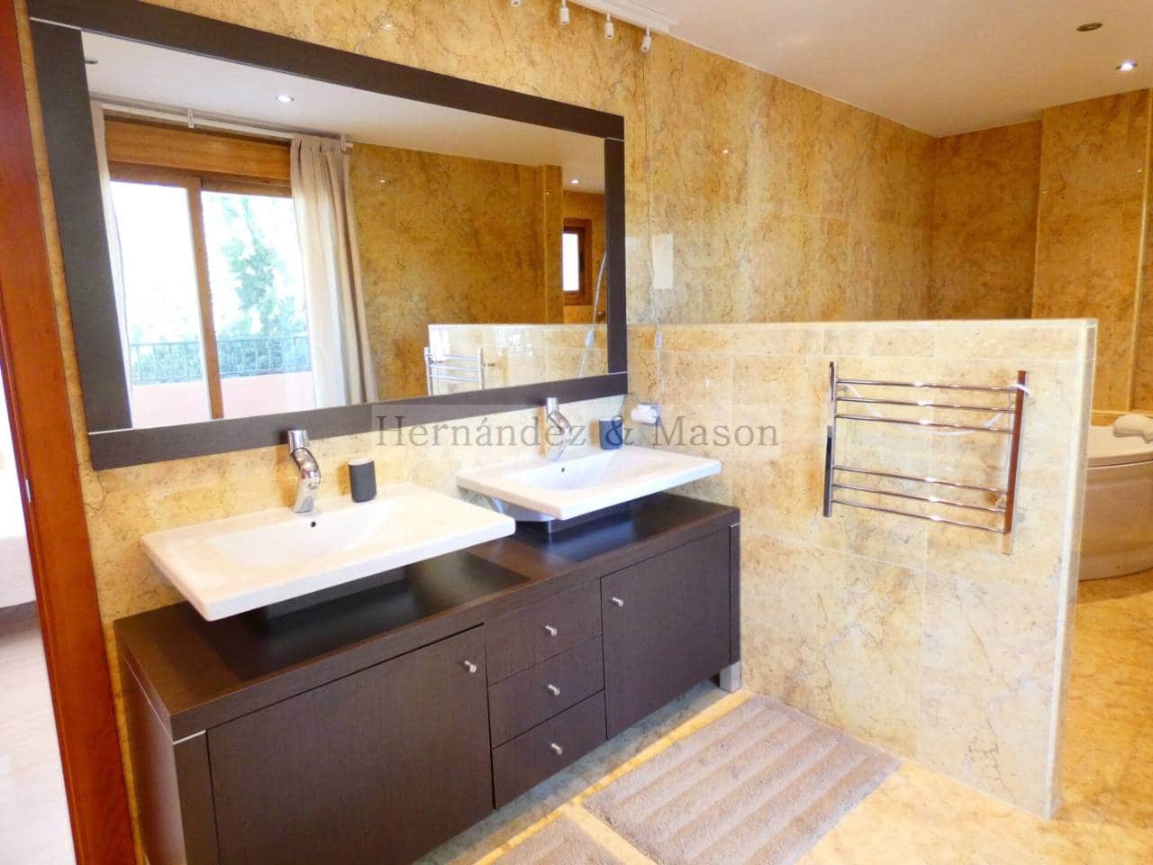 3 makuuhuone Huvila myytävänä paikassa Benalmadena mukana uima-altaan 
autotalli - 730 000 € (Ref: 9217781)