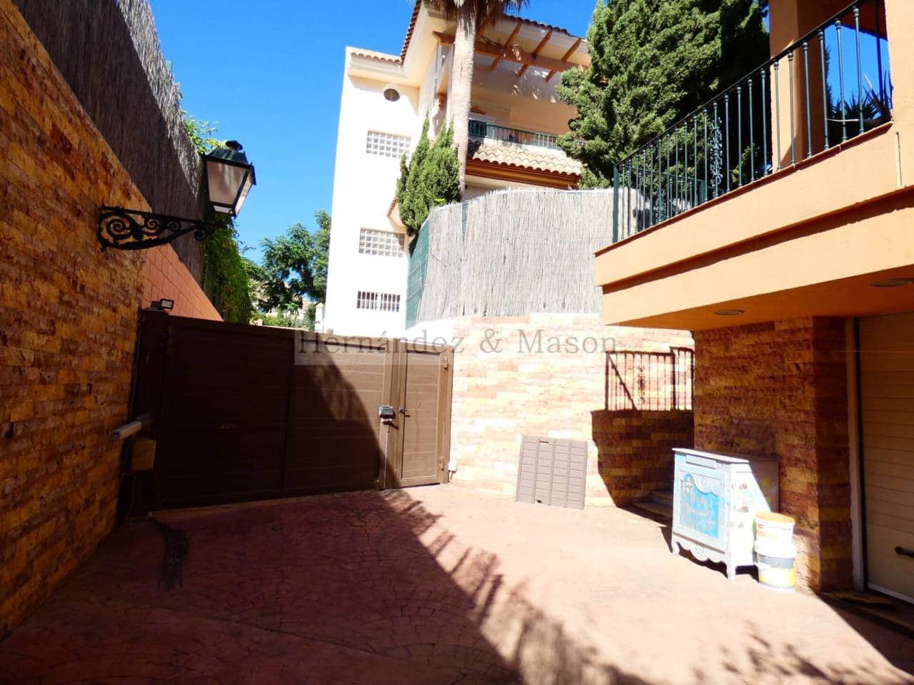 3 makuuhuone Huvila myytävänä paikassa Benalmadena mukana uima-altaan 
autotalli - 730 000 € (Ref: 9217781)