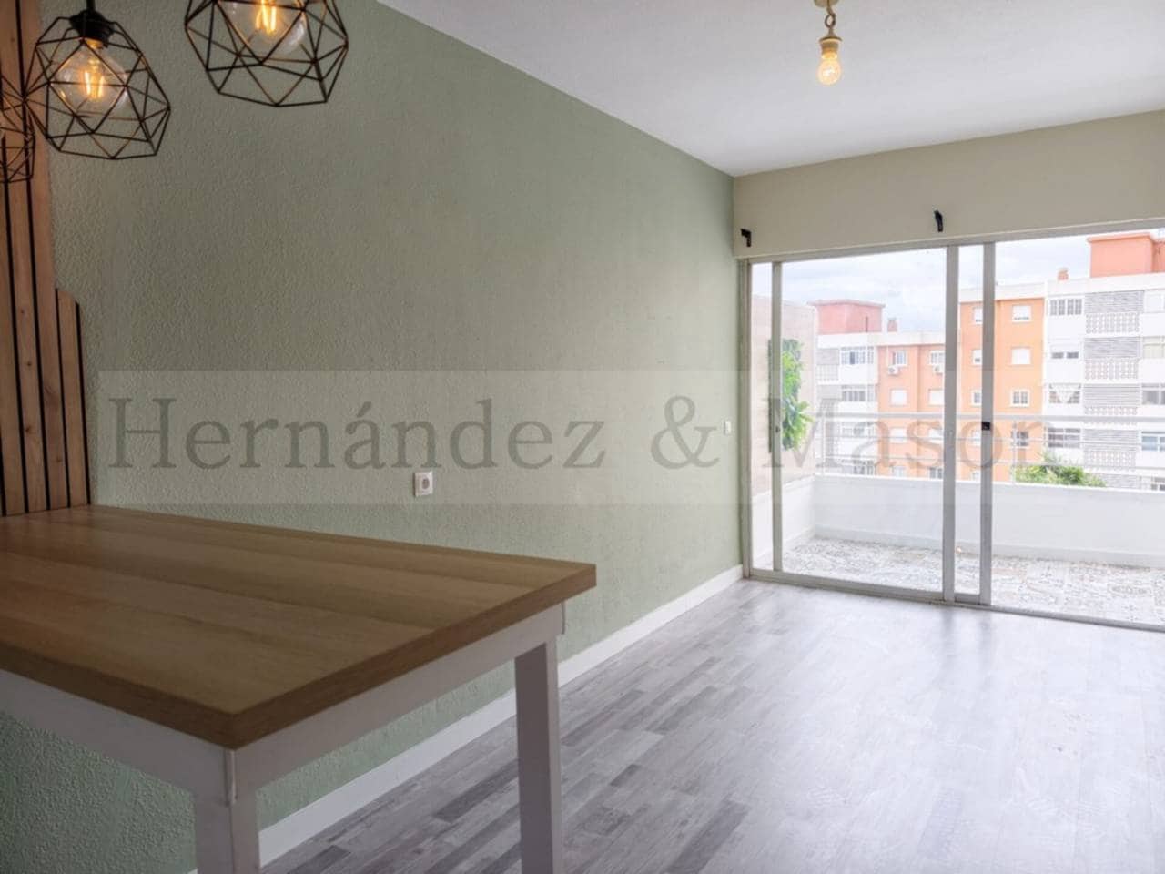 Leilighet til salgs i Torremolinos med svømmebasseng - € 168 000 (Ref: 9530258)