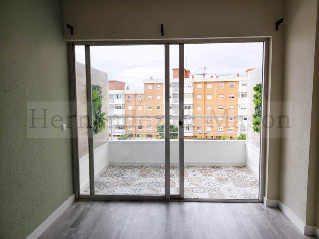 Leilighet til salgs i Torremolinos med svømmebasseng - € 168 000 (Ref: 9530258)