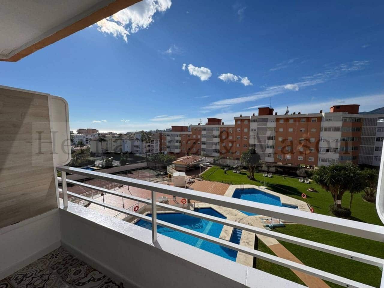 Leilighet til salgs i Torremolinos med svømmebasseng - € 168 000 (Ref: 9530258)