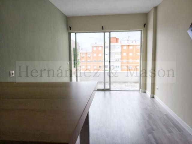 Piso en Torremolinos en venta con piscina - 168.000 € (Ref: 9530258)