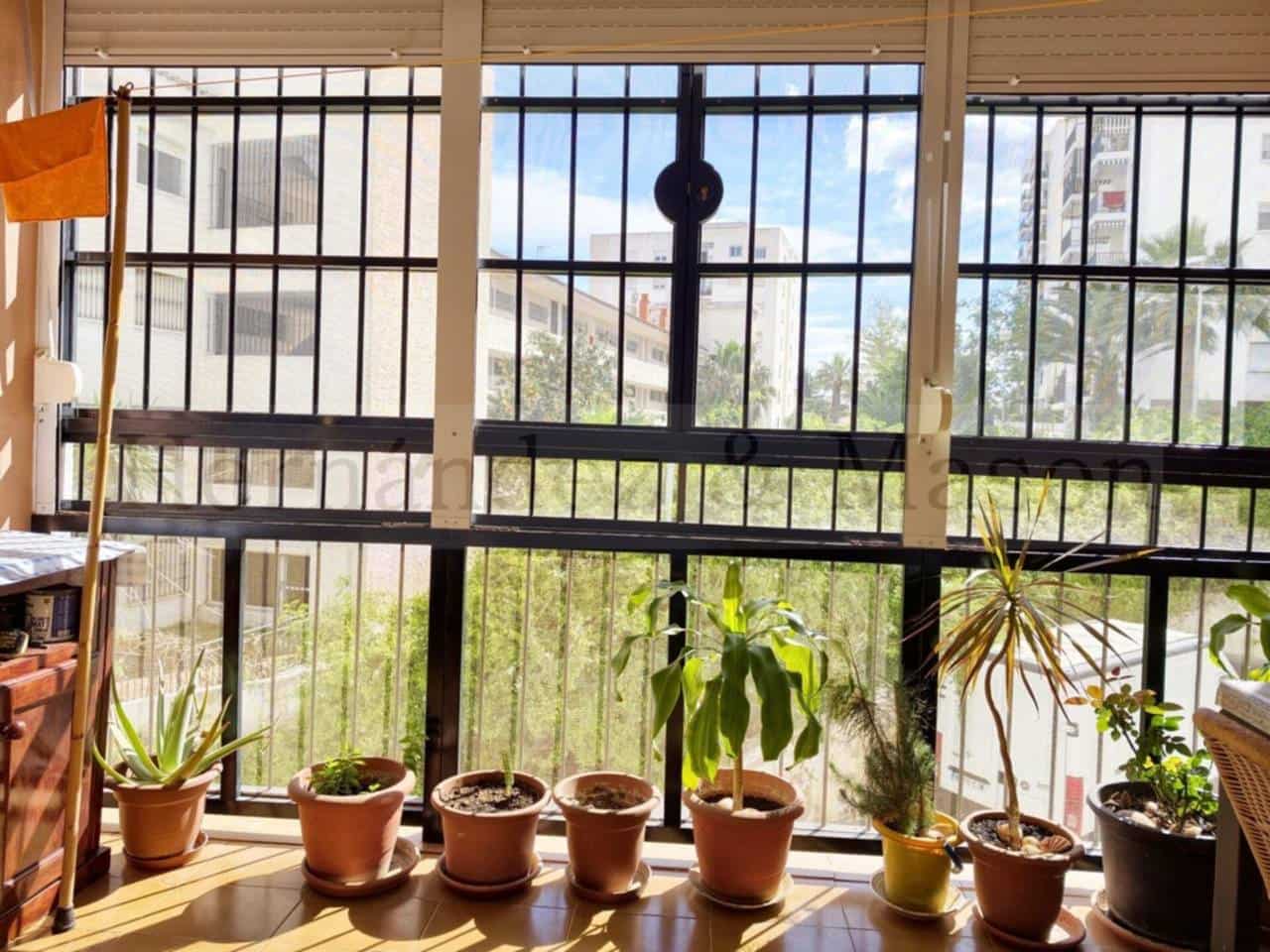 2 bedroom Flat for sale in Benalmadena with pool garage - € 275,000 (Ref: 9772601)