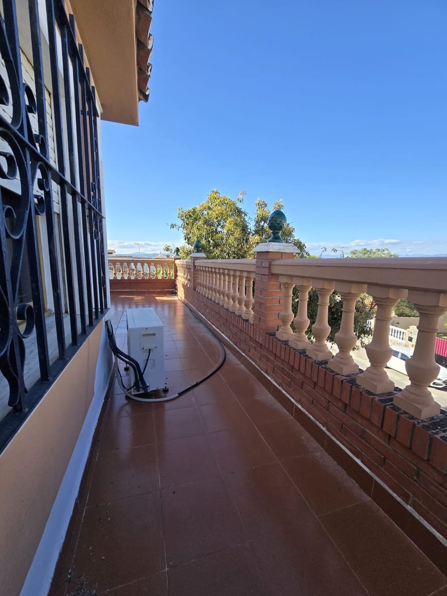 5 slaapkamer Huis te koop in Alhaurin de la Torre met zwembad garage - € 635.000 (Ref: 9282705)