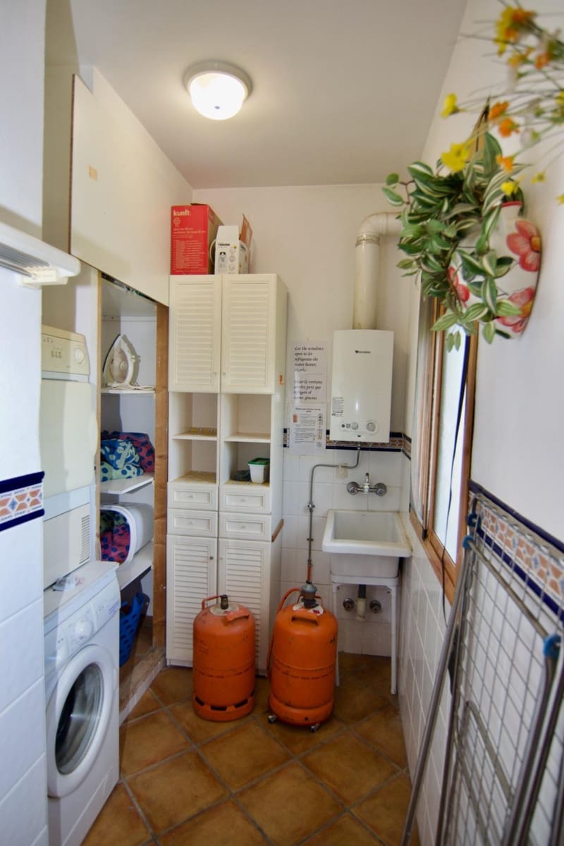 5 slaapkamer Villa te koop in Malaga stad met zwembad garage - € 700.000 (Ref: 9294732)