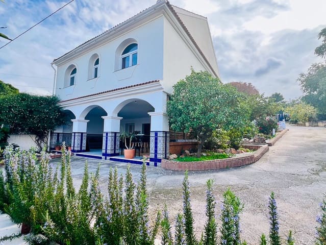 4 soveværelse Villa til salg i Alhaurín de la Torre med swimmingpool garage - € 536.000 (Ref: 9314247)