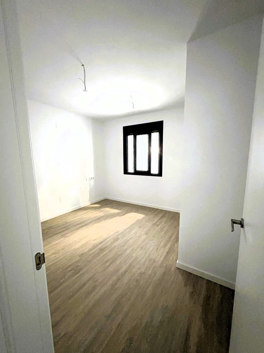 1 sypialnia Apartament na sprzedaż w Miasto Malaga z basenem garażem - 265 000 € (Ref: 9325605)