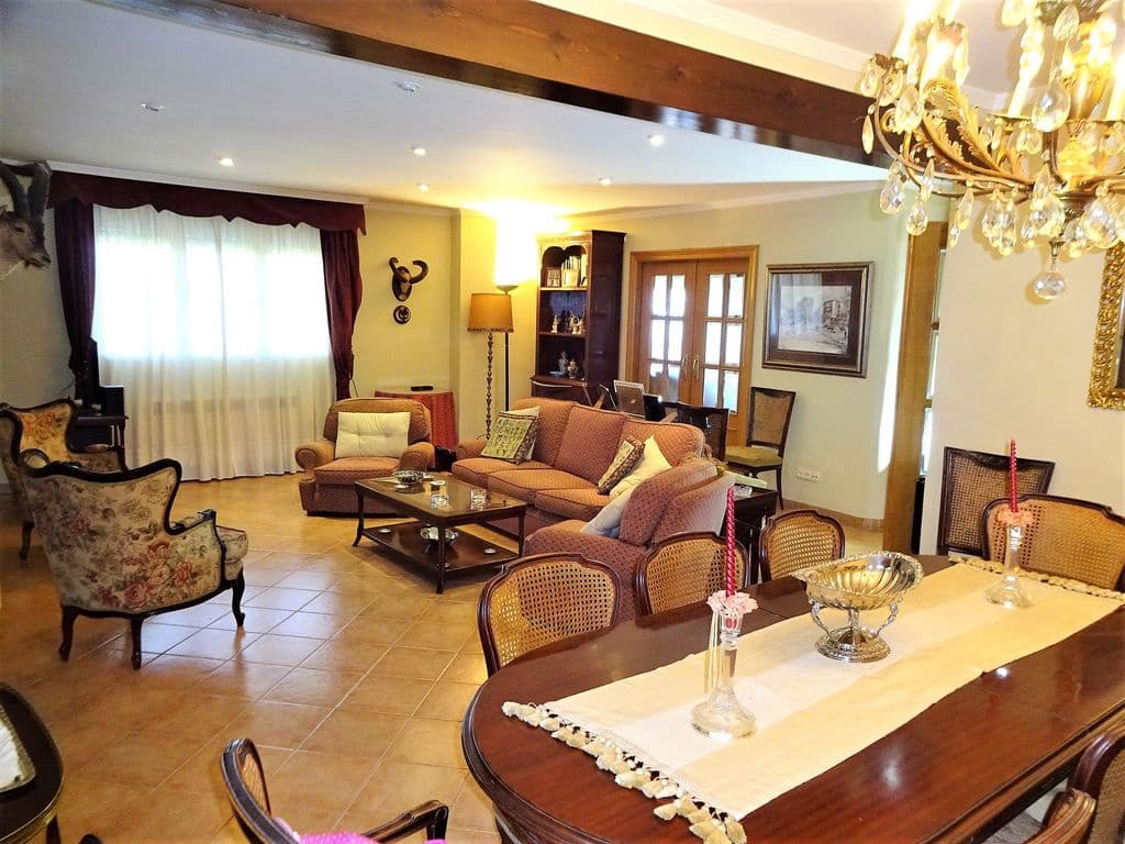 5 soveværelse Villa til salg i Cullar Vega med swimmingpool garage - € 535.000 (Ref: 6160184)