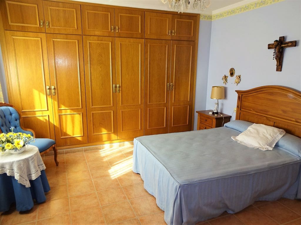 5 soveværelse Villa til salg i Cullar Vega med swimmingpool garage - € 535.000 (Ref: 6160184)