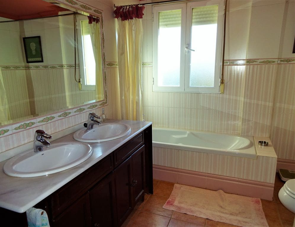 5 soveværelse Villa til salg i Cullar Vega med swimmingpool garage - € 535.000 (Ref: 6160184)