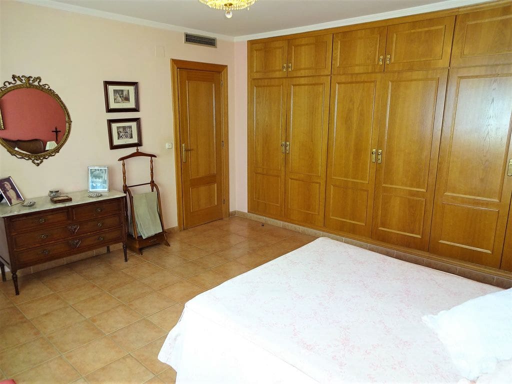 5 soveværelse Villa til salg i Cullar Vega med swimmingpool garage - € 535.000 (Ref: 6160184)