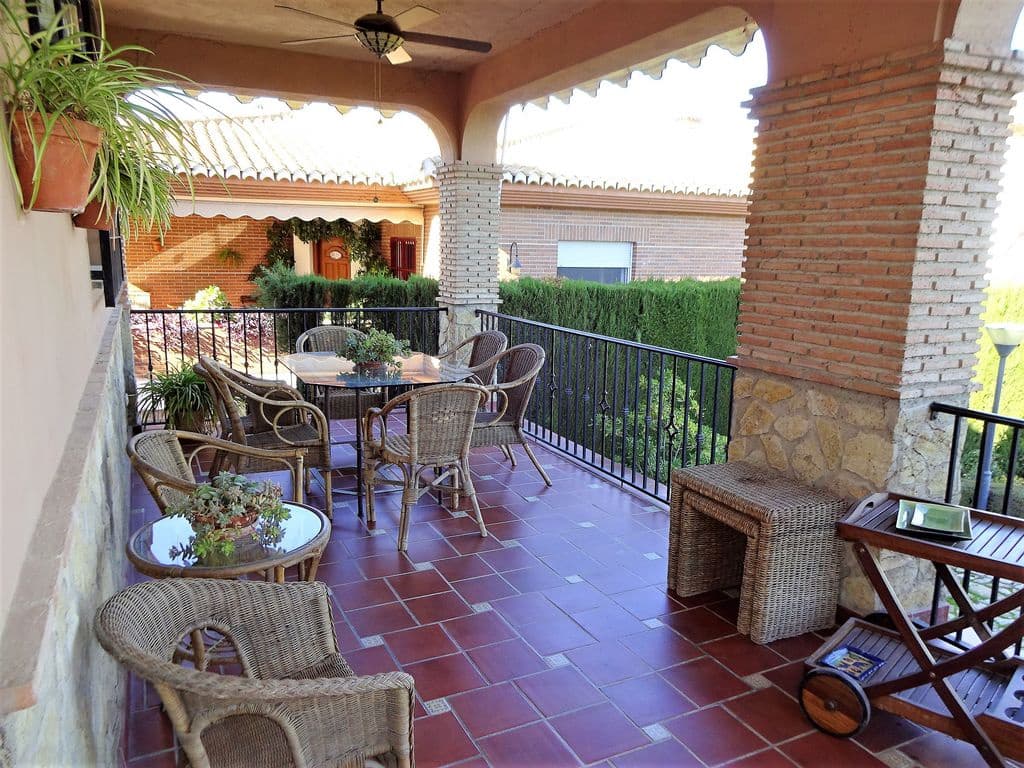 5 soveværelse Villa til salg i Cullar Vega med swimmingpool garage - € 535.000 (Ref: 6160184)