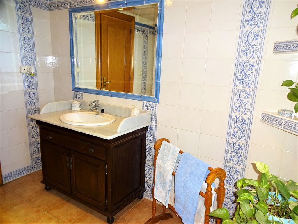 5 soveværelse Villa til salg i Cullar Vega med swimmingpool garage - € 535.000 (Ref: 6160184)