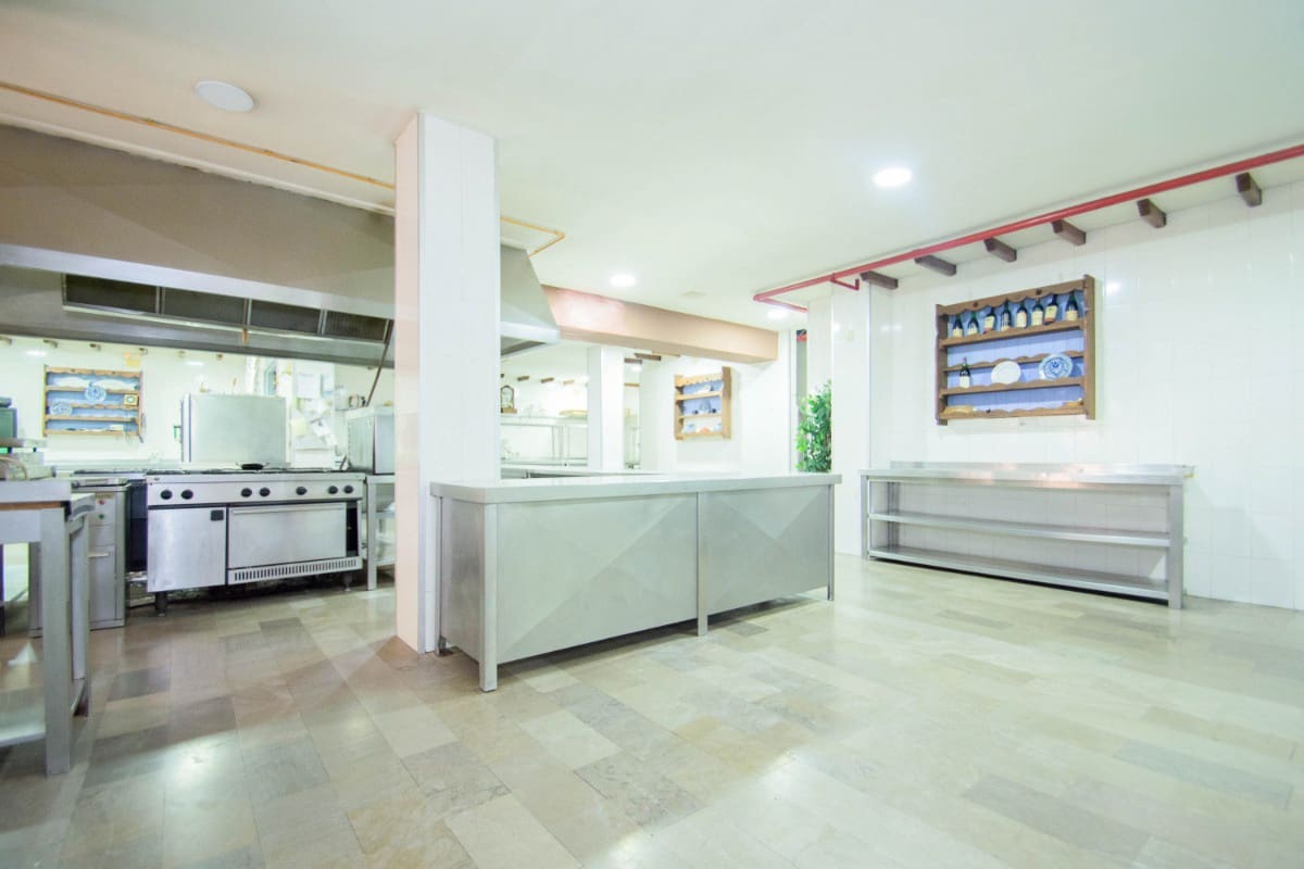 12 soveværelse Guesthouse/B & B til salg i Pinos Genil med garage - € 1.200.000 (Ref: 6720621)