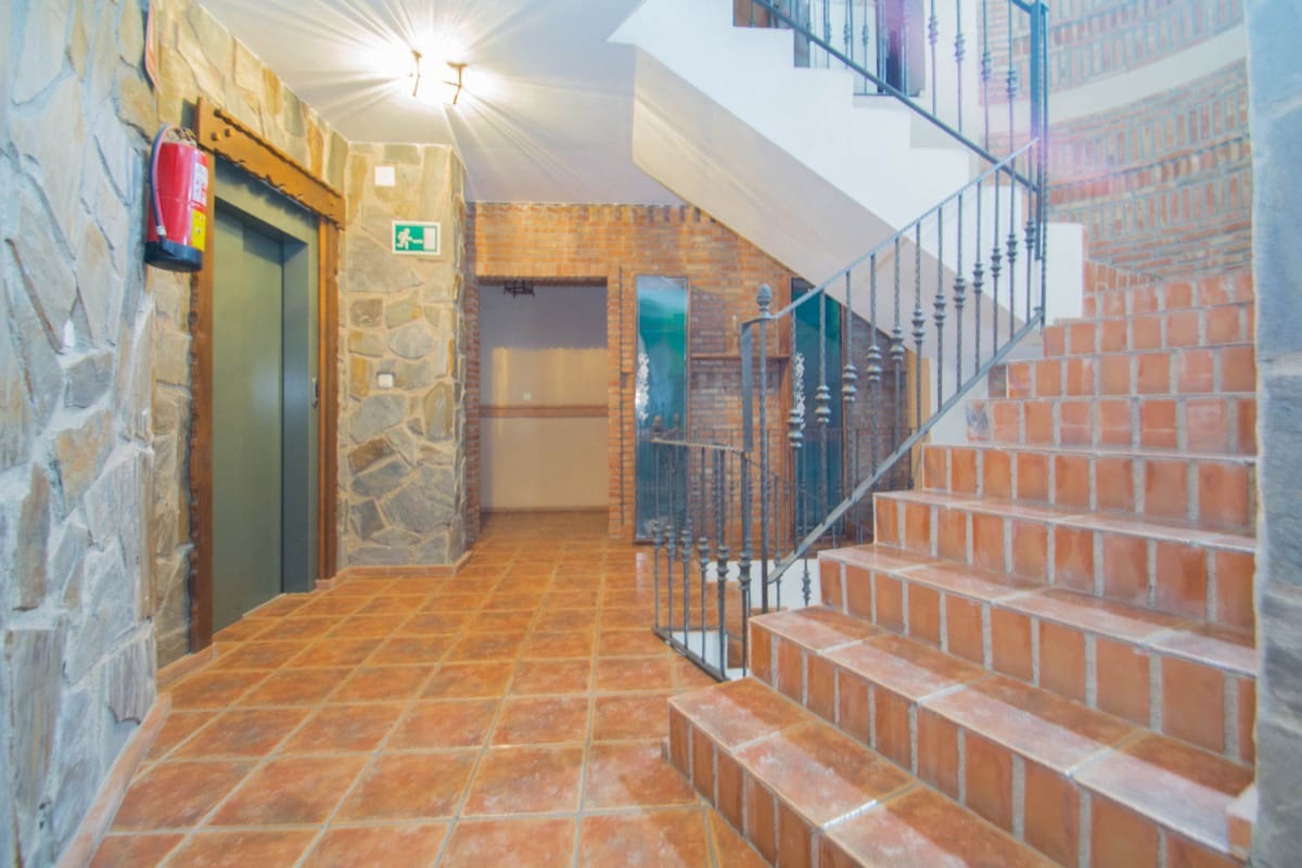 12 soveværelse Guesthouse/B & B til salg i Pinos Genil med garage - € 1.200.000 (Ref: 6720621)