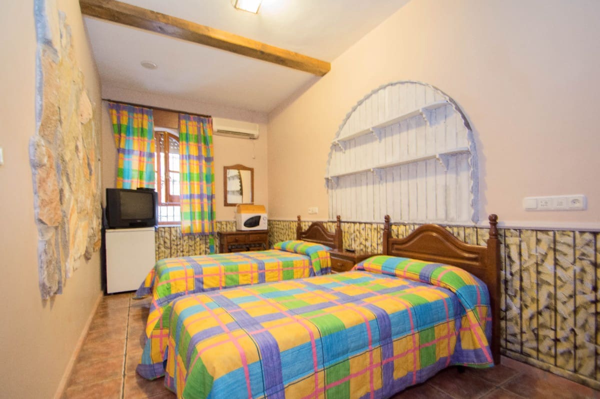 12 soveværelse Guesthouse/B & B til salg i Pinos Genil med garage - € 1.200.000 (Ref: 6720621)