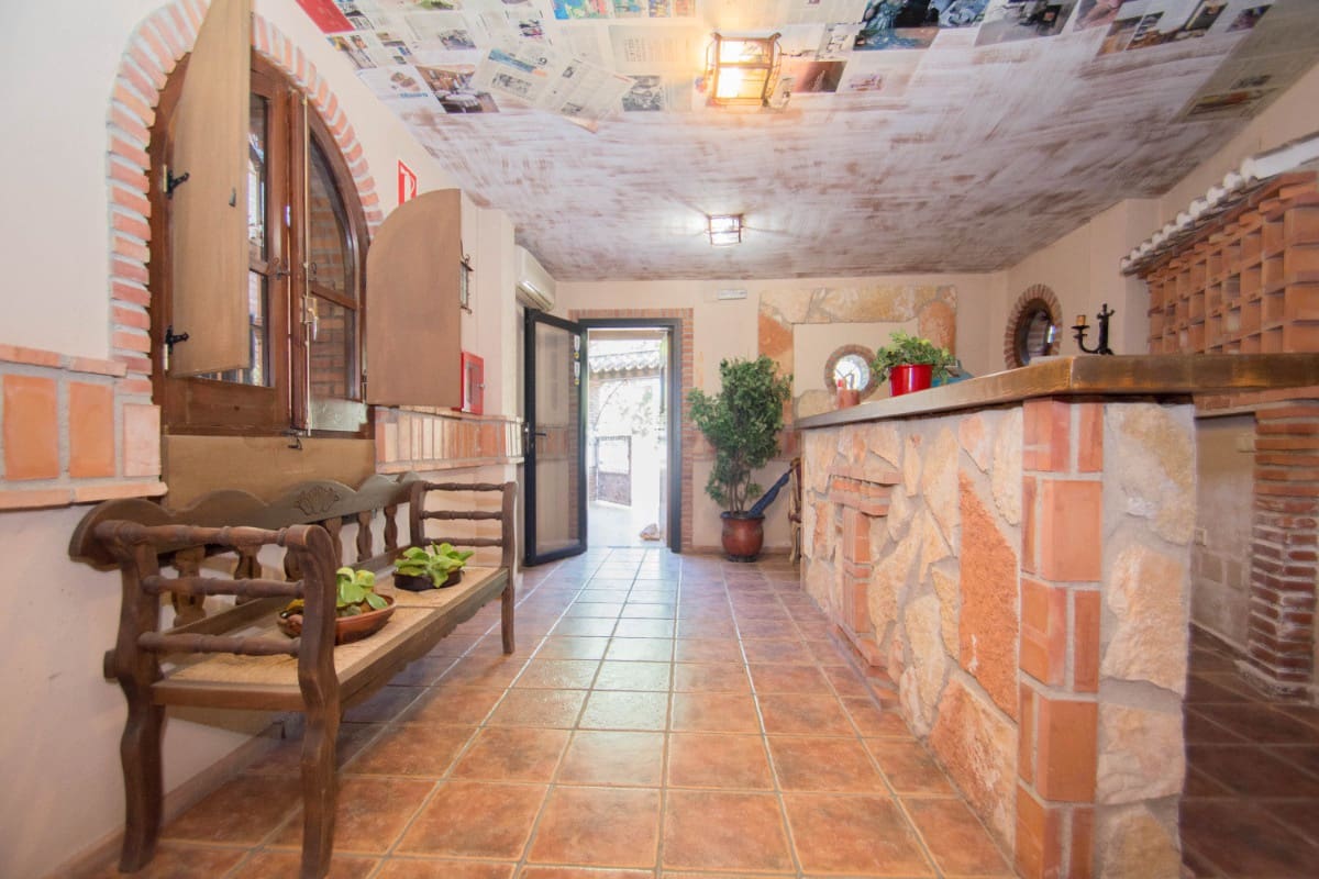 12 soveværelse Guesthouse/B & B til salg i Pinos Genil med garage - € 1.200.000 (Ref: 6720621)