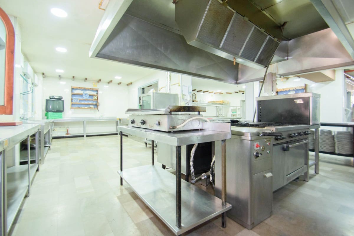 12 soveværelse Guesthouse/B & B til salg i Pinos Genil med garage - € 1.200.000 (Ref: 6720621)