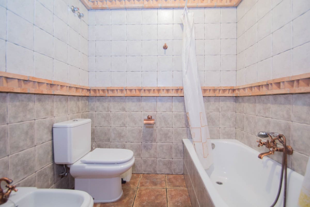 12 soveværelse Guesthouse/B & B til salg i Pinos Genil med garage - € 1.200.000 (Ref: 6720621)