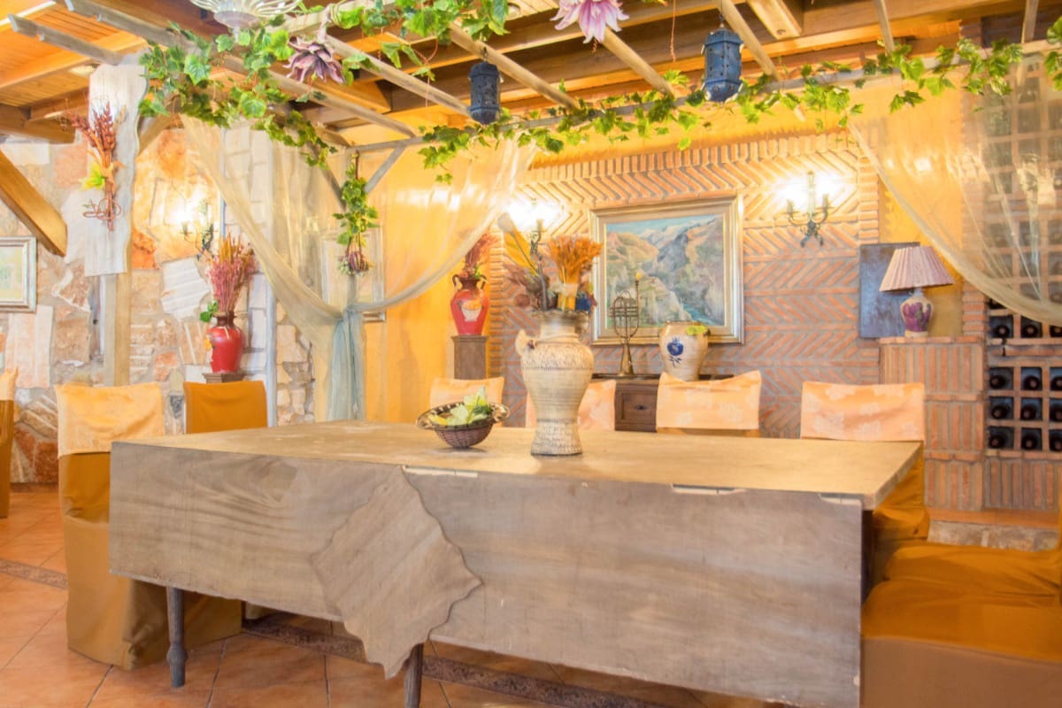 12 soveværelse Guesthouse/B & B til salg i Pinos Genil med garage - € 1.200.000 (Ref: 6720621)