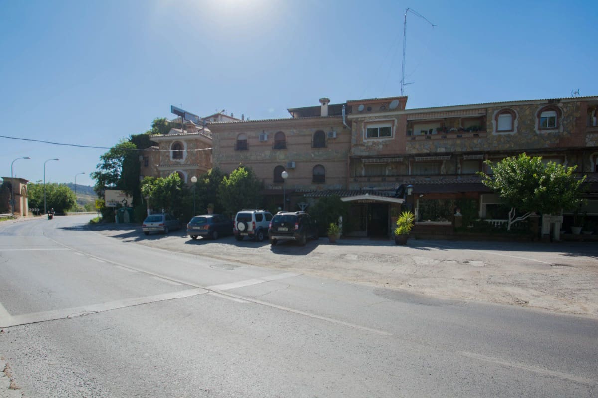 12 soveværelse Guesthouse/B & B til salg i Pinos Genil med garage - € 1.200.000 (Ref: 6720621)