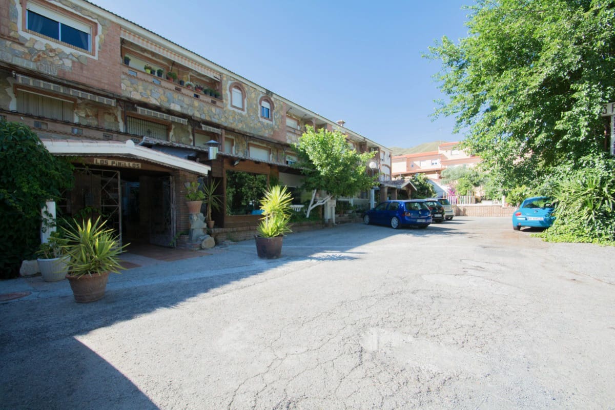 12 soveværelse Guesthouse/B & B til salg i Pinos Genil med garage - € 1.200.000 (Ref: 6720621)