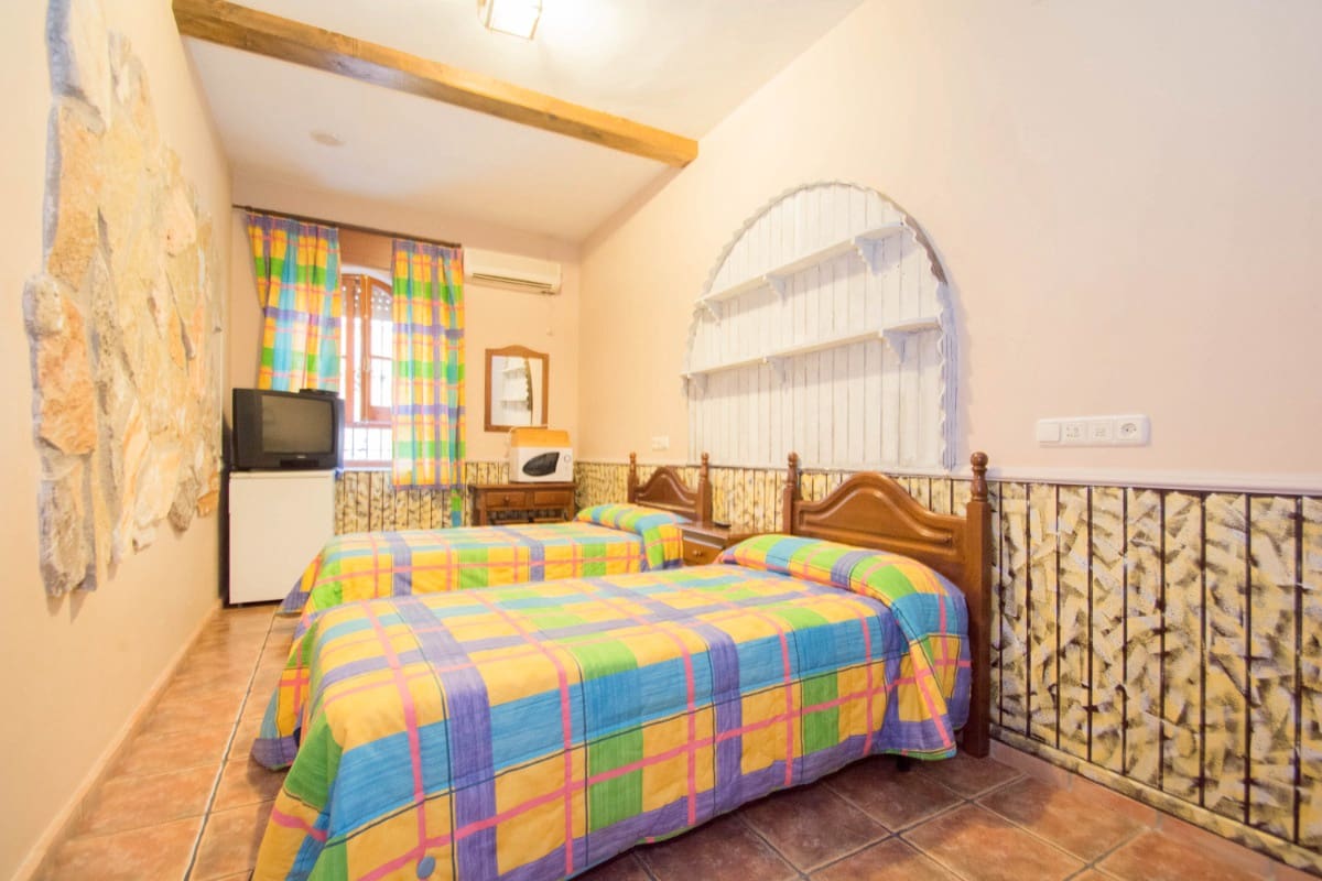 12 soveværelse Guesthouse/B & B til salg i Pinos Genil med garage - € 1.200.000 (Ref: 6720621)