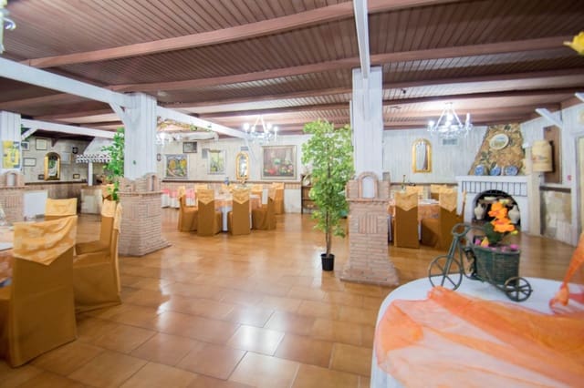 12 slaapkamer Gastenverblijf/B&B te koop in Pinos Genil met garage - € 1.200.000 (Ref: 6720621)