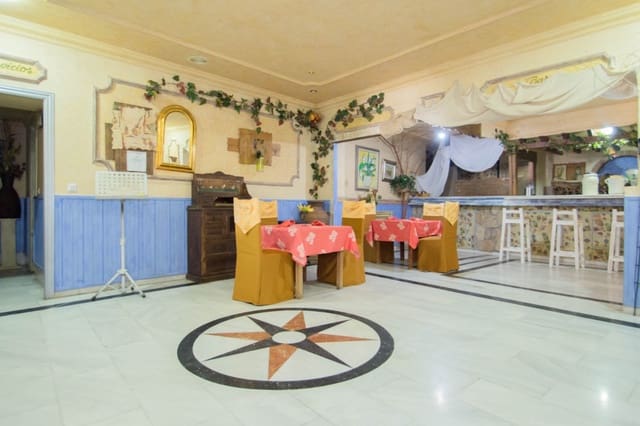 12 slaapkamer Gastenverblijf/B&B te koop in Pinos Genil met garage - € 1.200.000 (Ref: 6720621)