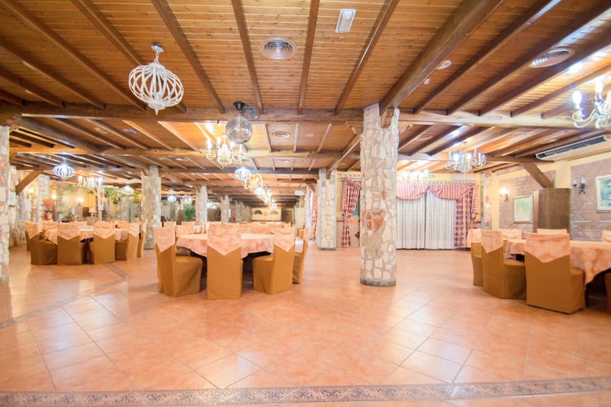 12 soveværelse Guesthouse/B & B til salg i Pinos Genil med garage - € 1.200.000 (Ref: 6720621)