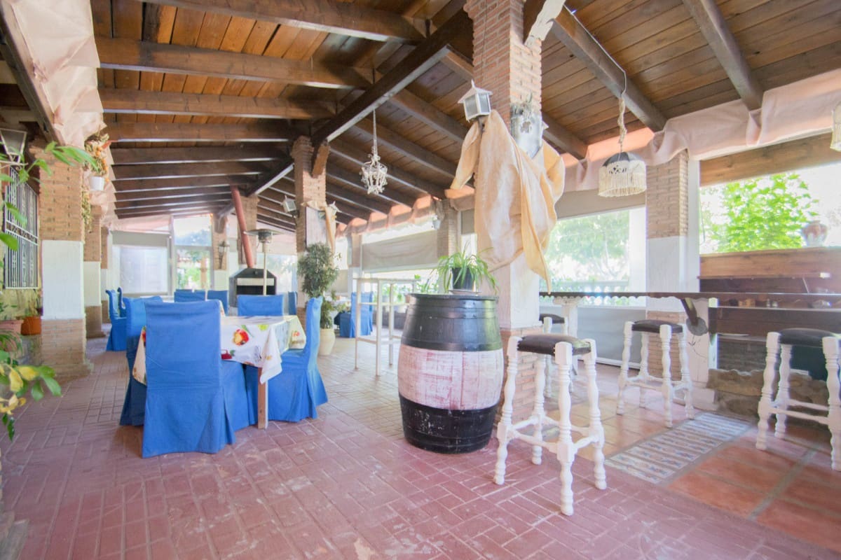 12 soveværelse Guesthouse/B & B til salg i Pinos Genil med garage - € 1.200.000 (Ref: 6720621)