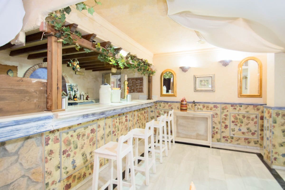 12 soveværelse Guesthouse/B & B til salg i Pinos Genil med garage - € 1.200.000 (Ref: 6720621)