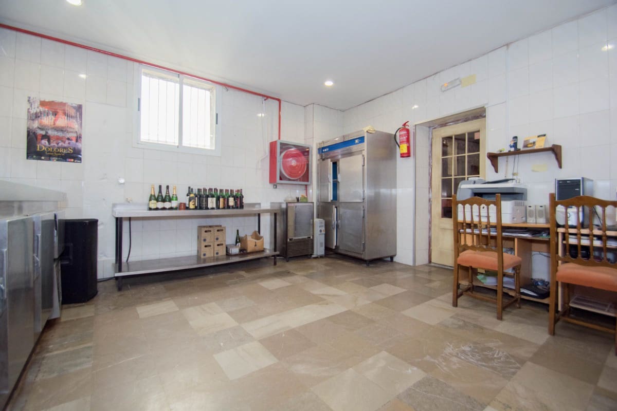 12 soveværelse Guesthouse/B & B til salg i Pinos Genil med garage - € 1.200.000 (Ref: 6720621)