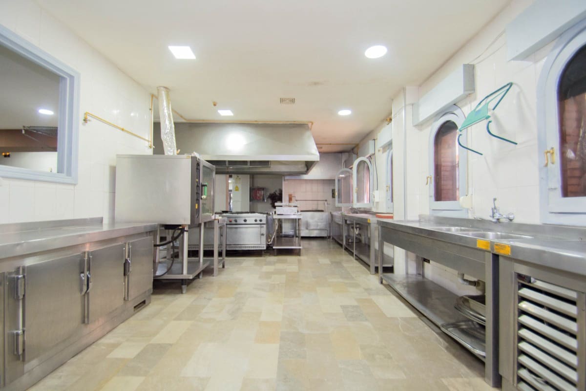 12 soveværelse Guesthouse/B & B til salg i Pinos Genil med garage - € 1.200.000 (Ref: 6720621)