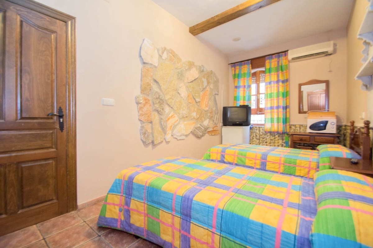 12 soveværelse Guesthouse/B & B til salg i Pinos Genil med garage - € 1.200.000 (Ref: 6720621)