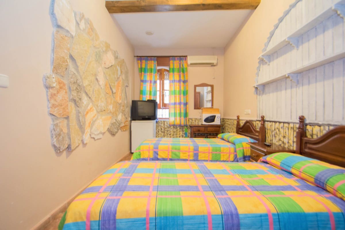 12 soveværelse Guesthouse/B & B til salg i Pinos Genil med garage - € 1.200.000 (Ref: 6720621)