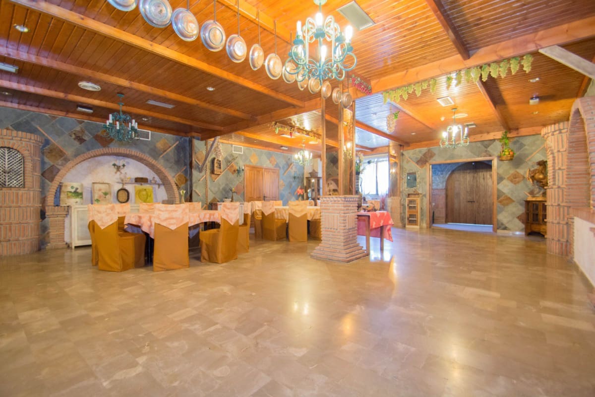 12 soveværelse Guesthouse/B & B til salg i Pinos Genil med garage - € 1.200.000 (Ref: 6720621)