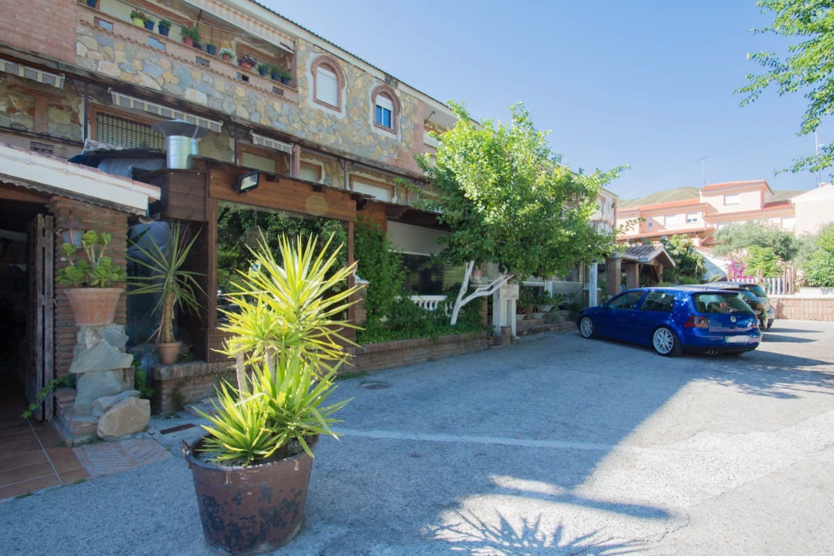 12 soveværelse Guesthouse/B & B til salg i Pinos Genil med garage - € 1.200.000 (Ref: 6720621)