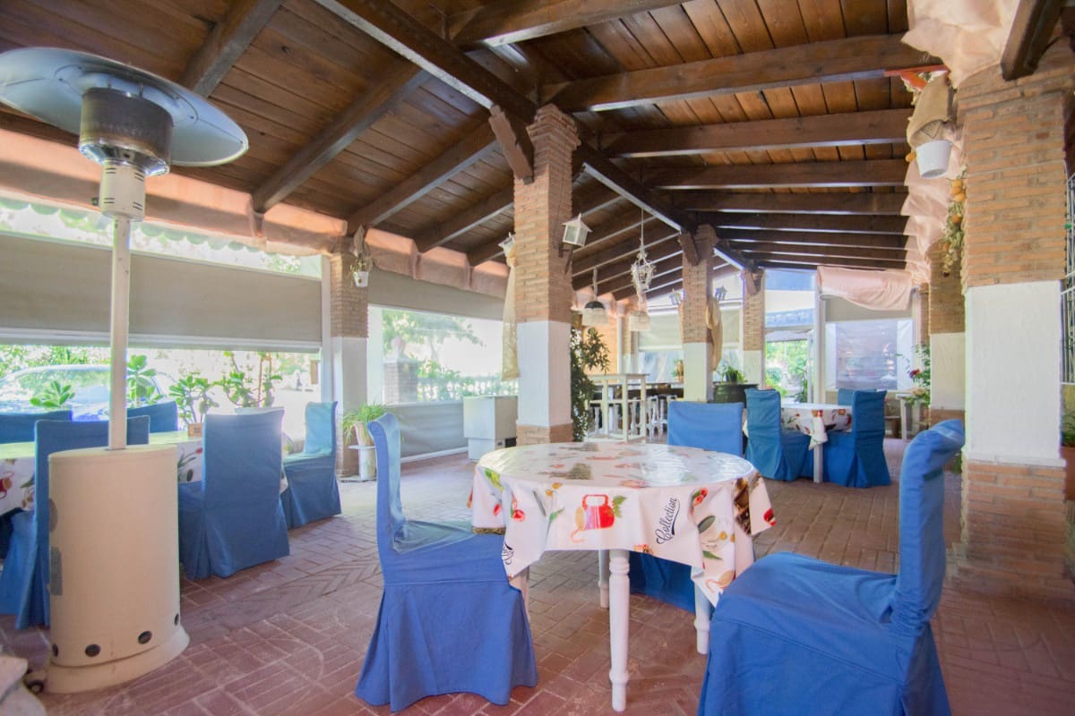 12 soveværelse Guesthouse/B & B til salg i Pinos Genil med garage - € 1.200.000 (Ref: 6720621)