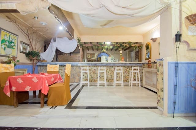 12 slaapkamer Gastenverblijf/B&B te koop in Pinos Genil met garage - € 1.200.000 (Ref: 6720621)