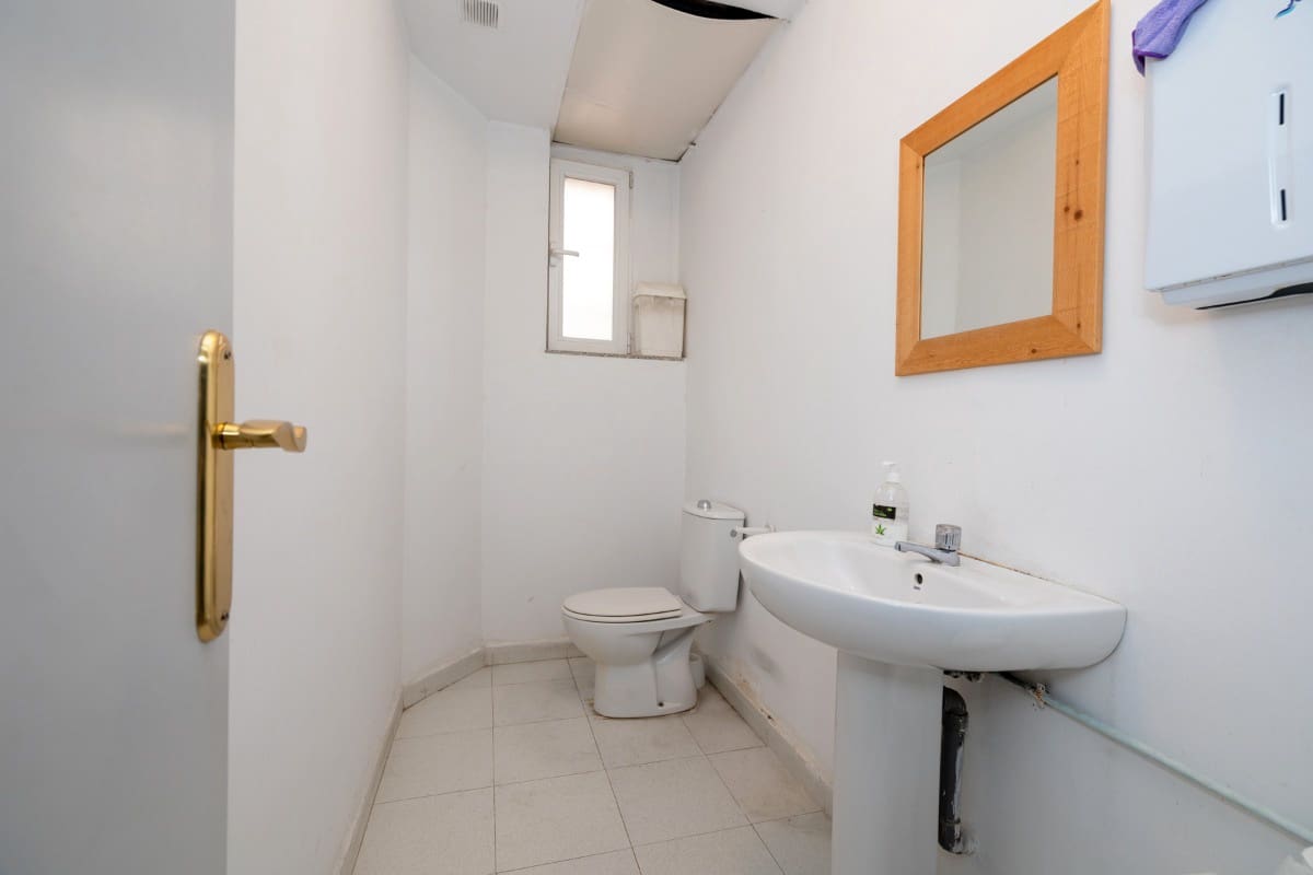 Commercial for sale in Granada city - € 210,000 (Ref: 6720630)