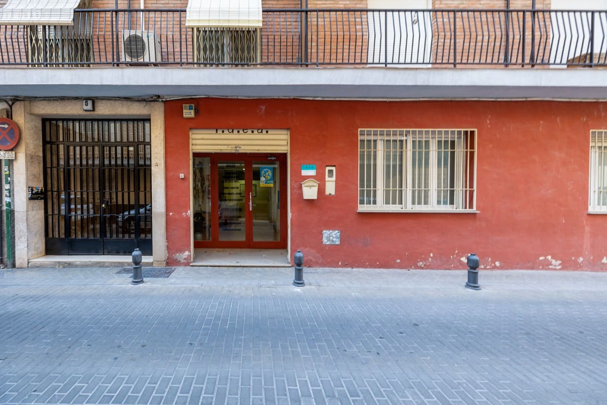 Commercial for sale in Granada city - € 210,000 (Ref: 6720630)