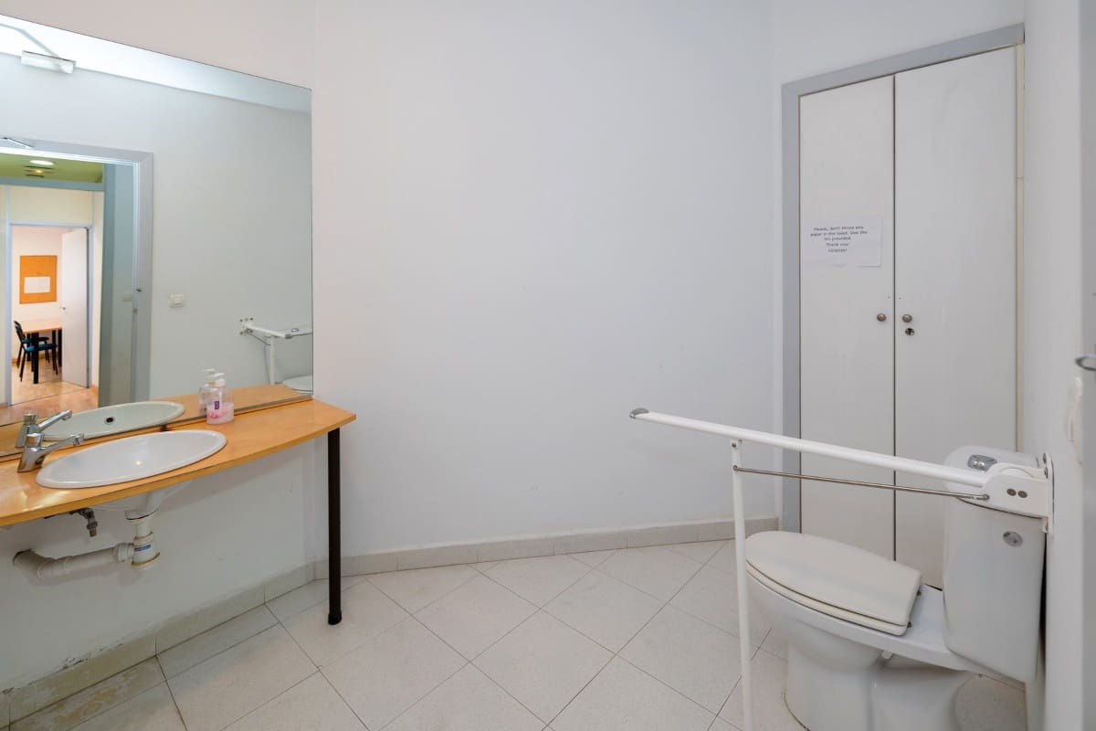 Commercial for sale in Granada city - € 210,000 (Ref: 6720630)