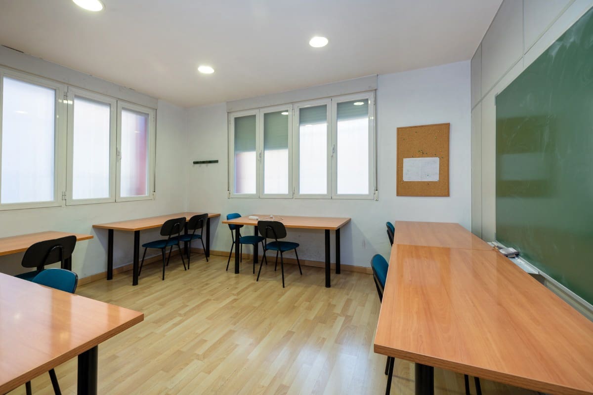 Commercial for sale in Granada city - € 210,000 (Ref: 6720630)