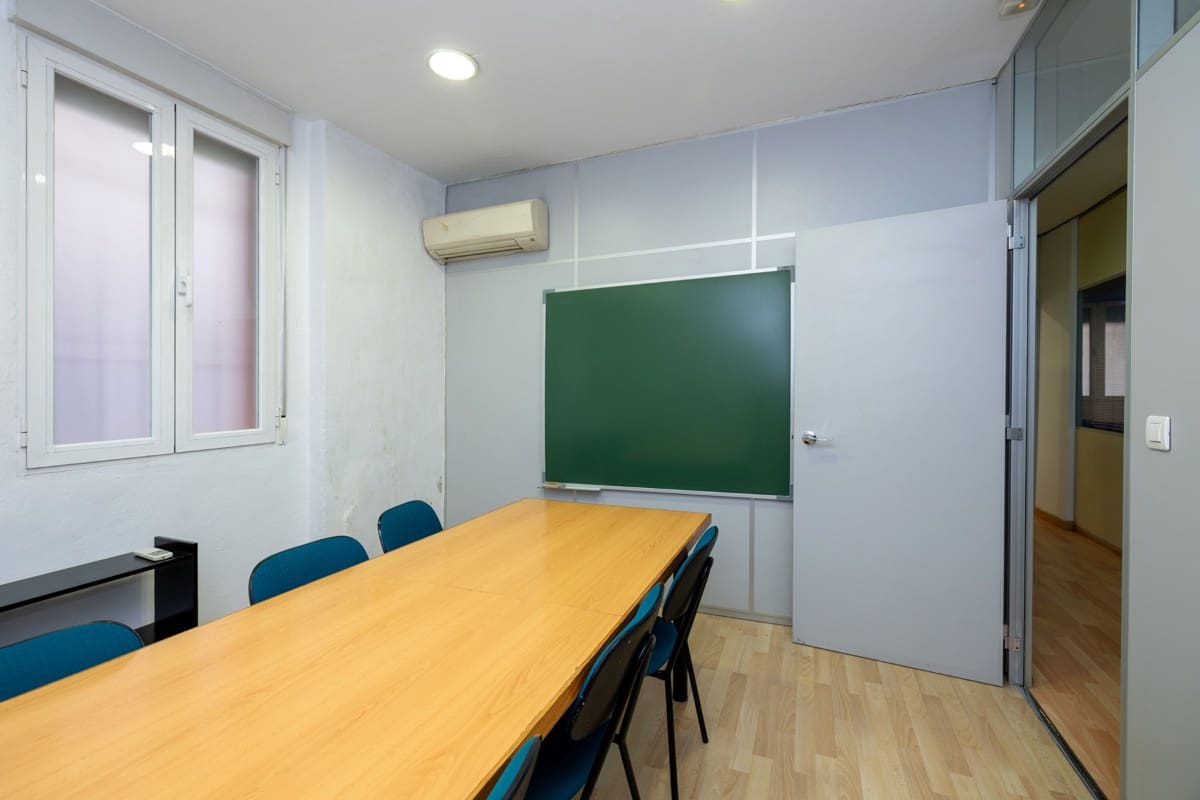 Commercial for sale in Granada city - € 210,000 (Ref: 6720630)