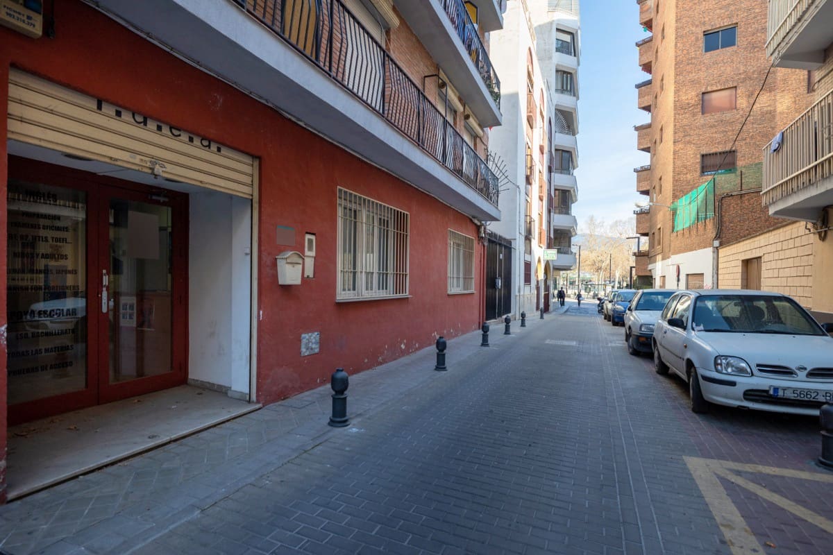 Commercial for sale in Granada city - € 210,000 (Ref: 6720630)